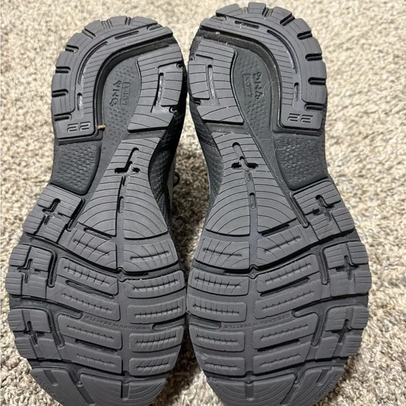 Brooks Women's Adrenaline GTS 22 - Black and Pink - Picture 8 of 9